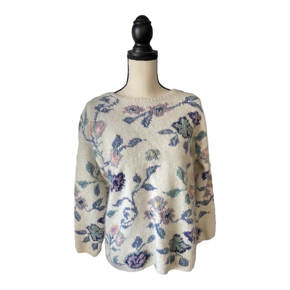 ♥️express Tricot♥️ Floral Silk Angora  sweater size (Med)